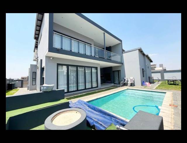 5 BEDROOM HOUSE FOR SALE IN SIX FOUNTAINS RESIDENTIAL ESTATE